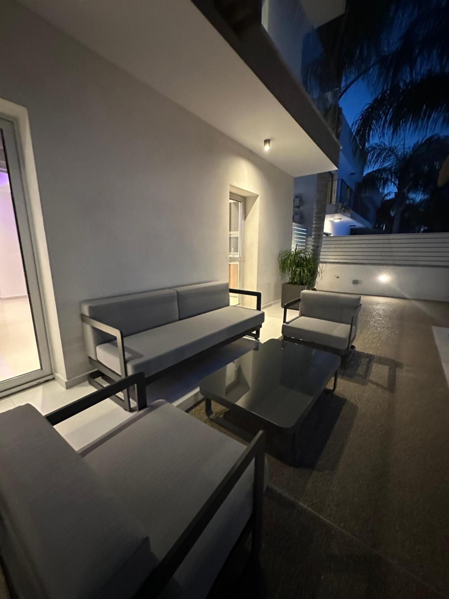 Villa Valerian Palm - Napa's Secret Escape